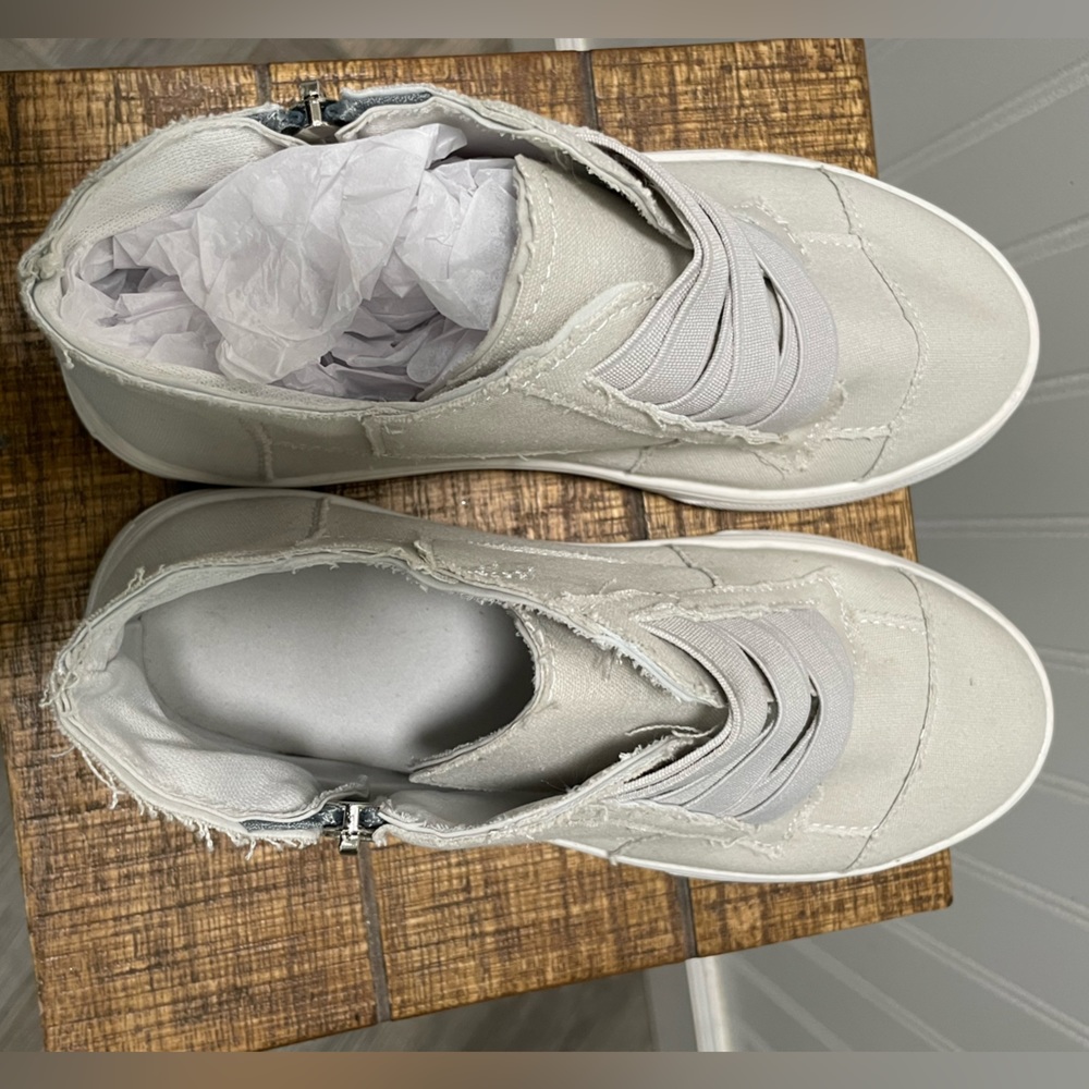NEW EASY-ON/EASY-OFF Canvas sneakers off-white/khaki color (NWOT) - Picture 2 of 11